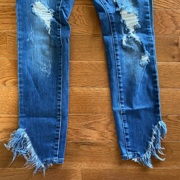 Distressed size 3 jeans - Picture 2 of 5